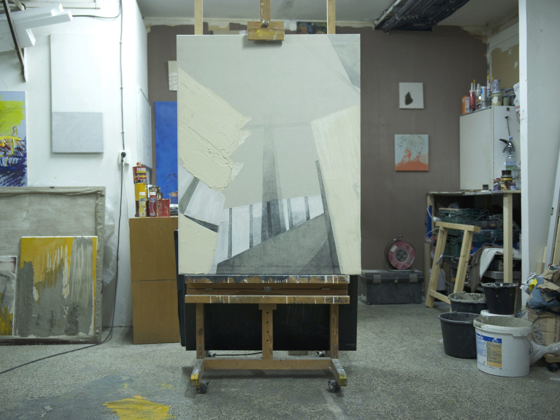 <b>Série  Němý Svědek</b><br>tužka, uniflot na sádrokartonu<br>125x100 cm